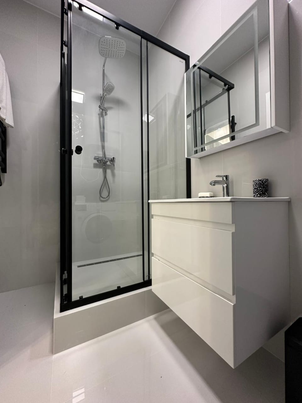 Shower, Bathroom, towels
