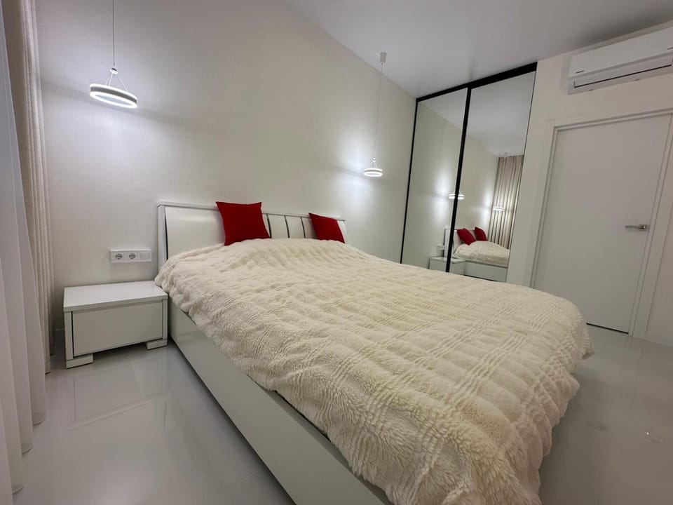 Bed, Photo of the whole room, Bedroom, wardrobe, air conditioner