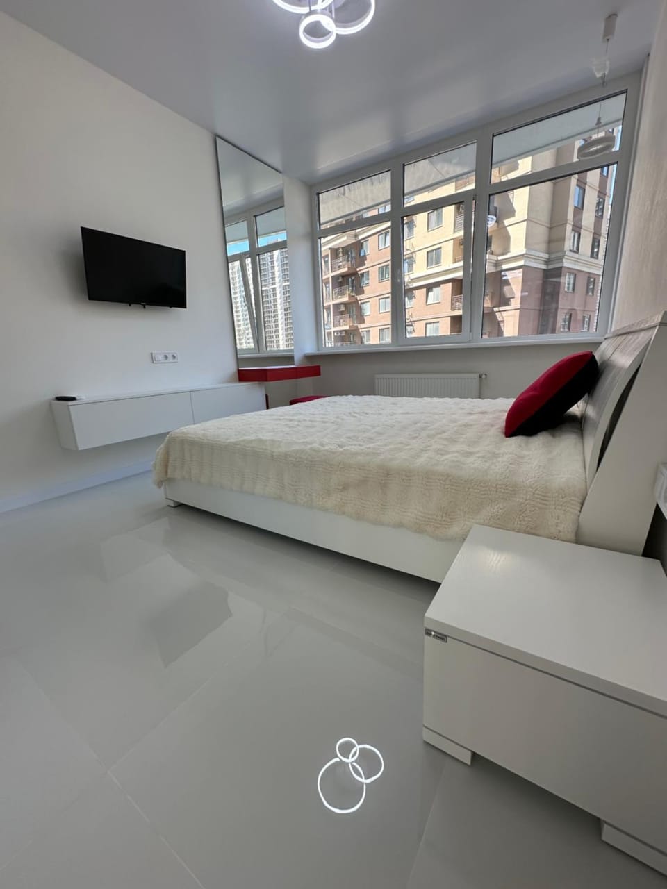 Bed, TV and multimedia, Living room, Photo of the whole room, Bedroom, air conditioner