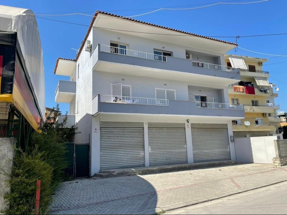 Property building, Facade/entrance, Day, Street view