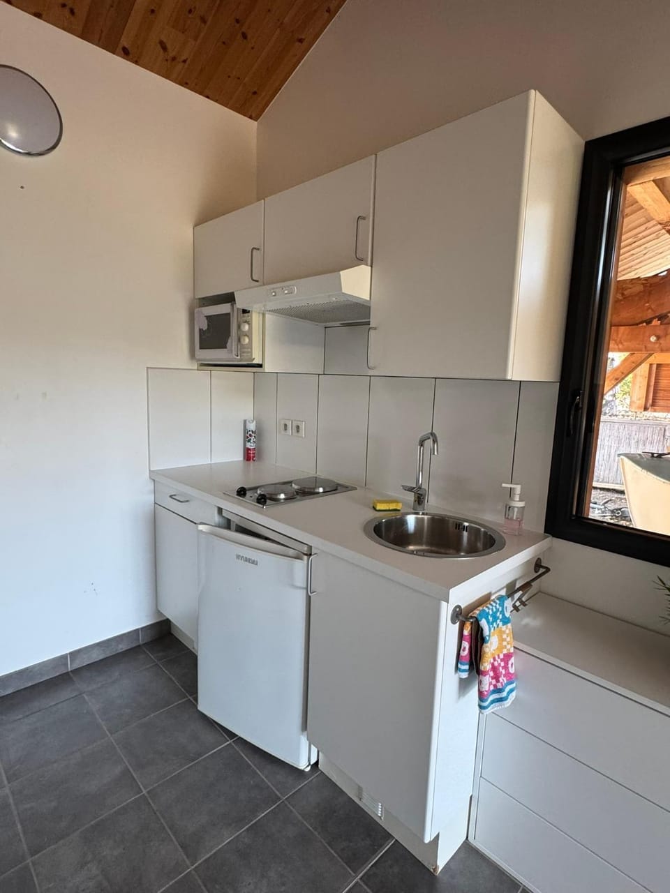 Kitchen or kitchenette, oven, stove