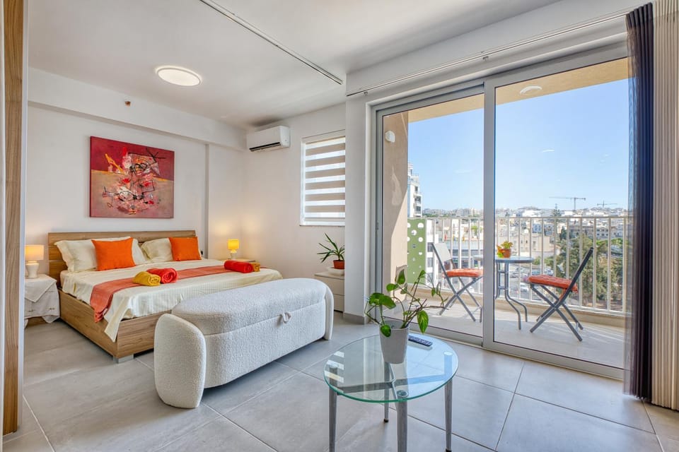 Bed, View (from property/room), Balcony/Terrace, Living room, Bedroom, City view