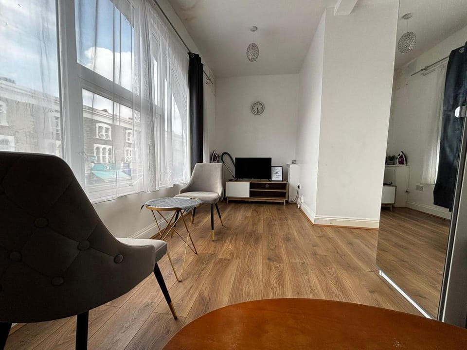 Cosy Flat Goodmayes Apartment in Ilford