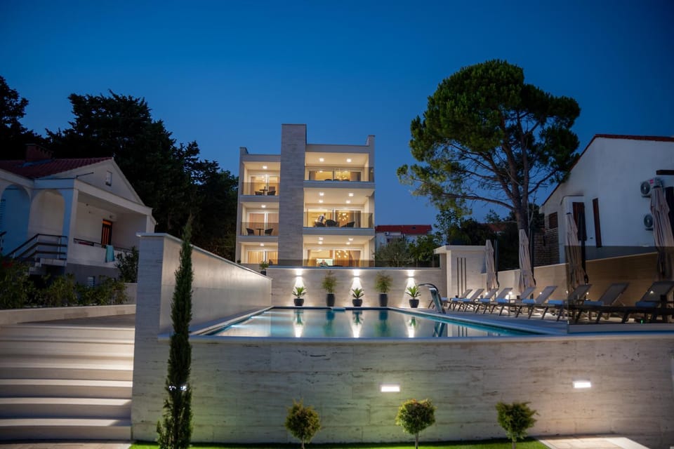 Property building, Swimming pool