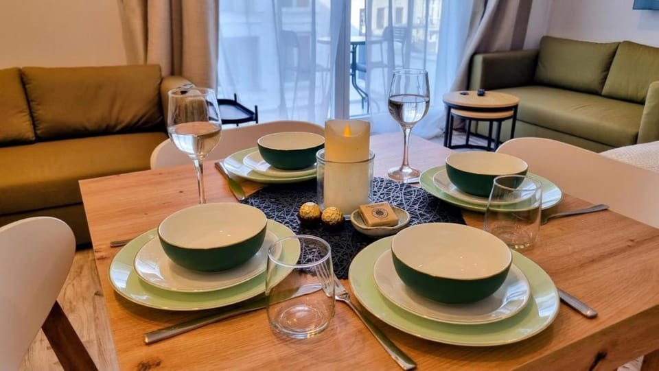 Piotrkowska Steps Away & parking w budynku Apartment in Poland