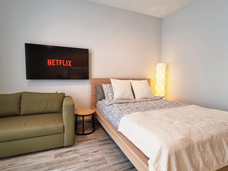 Bed, TV and multimedia, Photo of the whole room, Evening entertainment, Bedroom, towels, towels