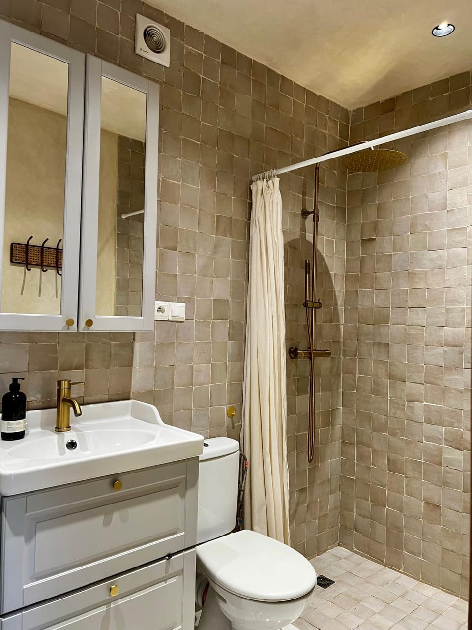 An Elegant apartment, Quiet Stay with Moroccan Touch Apartment in Casablanca-Settat