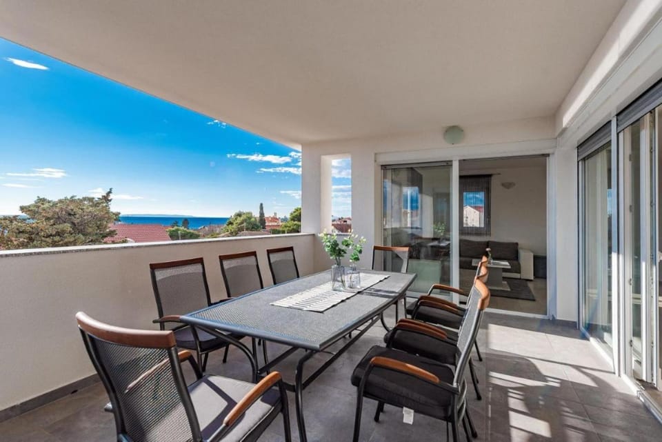 View (from property/room), Balcony/Terrace, Seating area