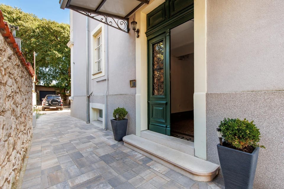 Property building, Day