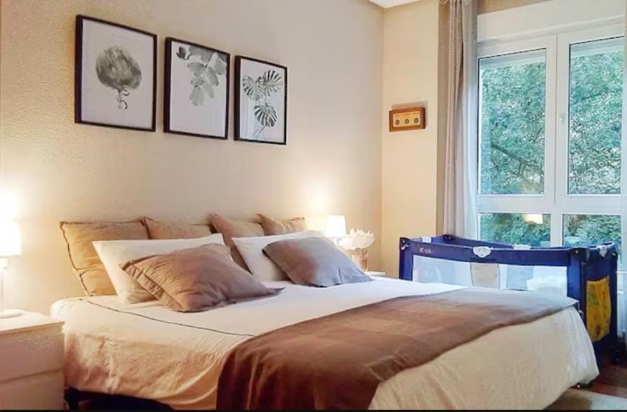 Bed, Photo of the whole room, Bedroom, cot