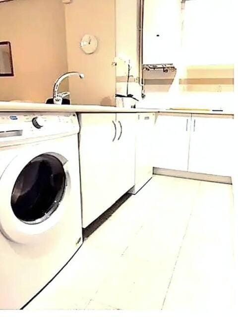 Kitchen or kitchenette, dishwasher, washing machine