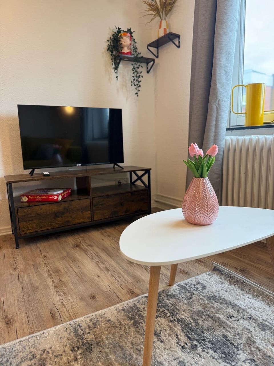 TV and multimedia, Living room, Evening entertainment