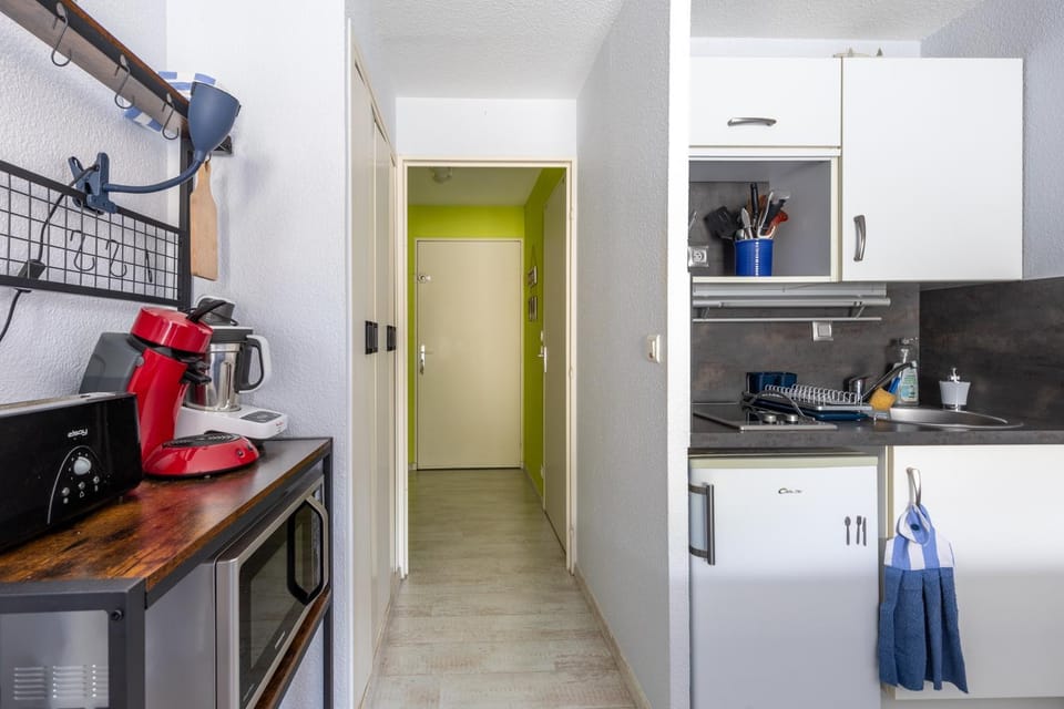Kitchen or kitchenette, stove
