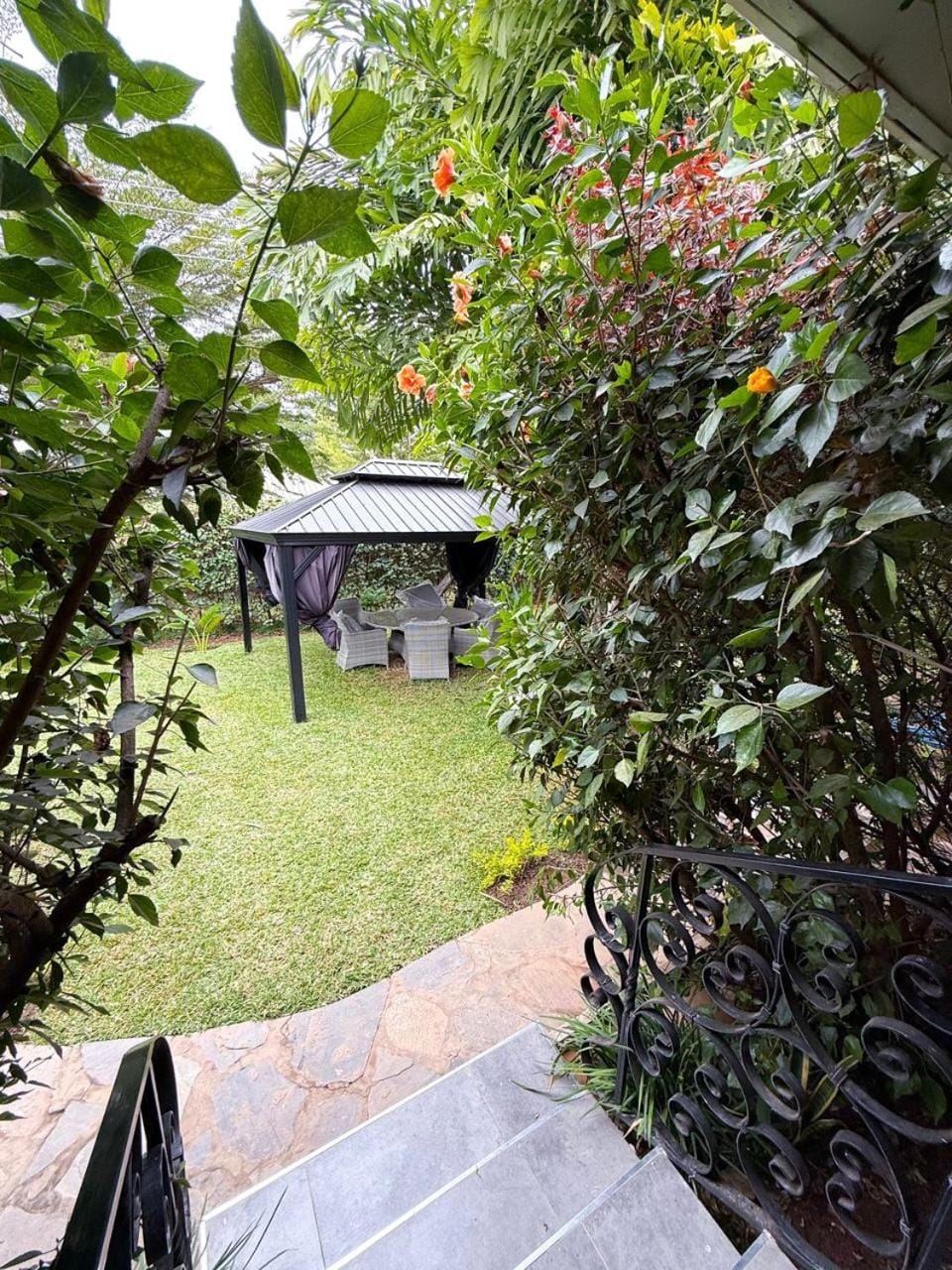Luxury 3 BR Nestled in Nature House in Lusaka
