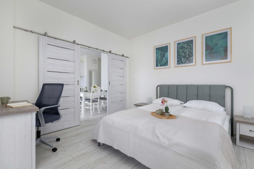 Bed, Photo of the whole room, Bedroom, towels, wardrobe