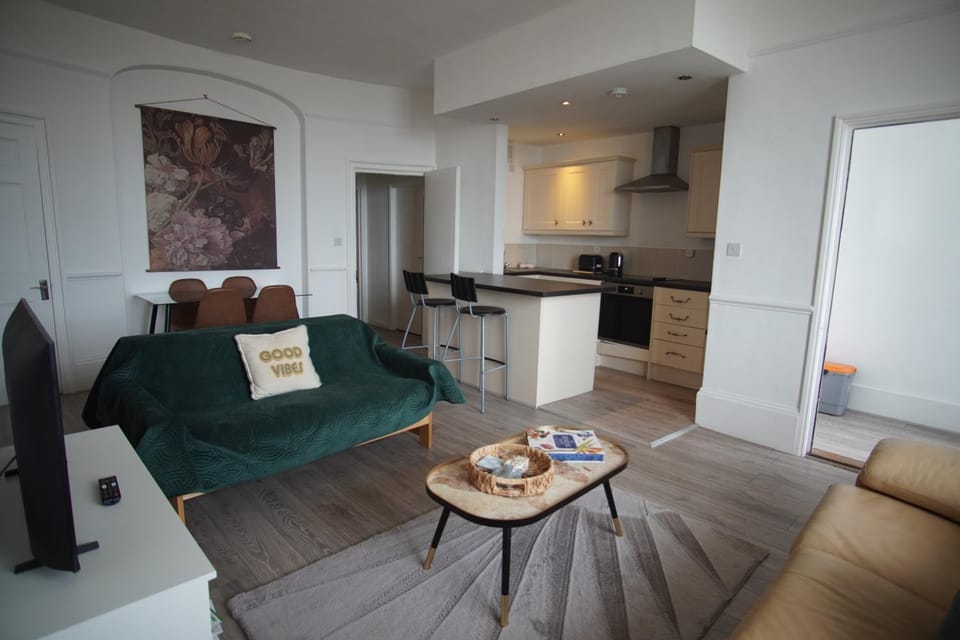 Two bedroom ground floor sea view apartment Apartment in Hastings
