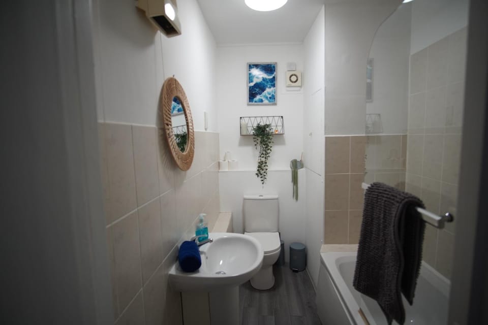 Two bedroom ground floor sea view apartment Apartment in Hastings