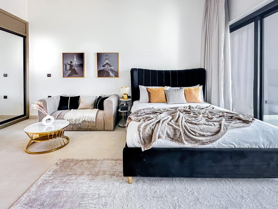 Skyline Views Chic 1BR with Canal Vibes Apartment in Dubai