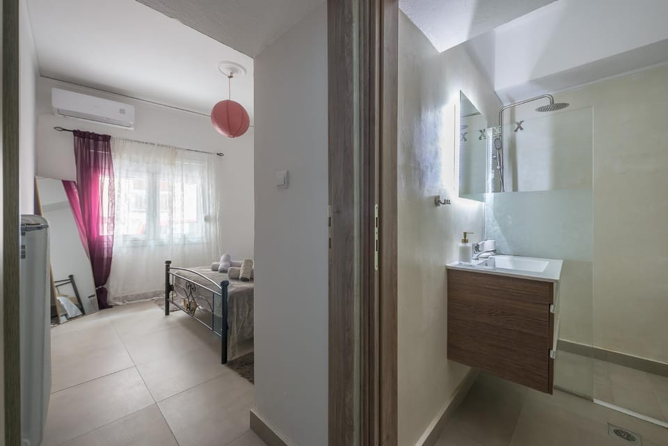 Ground floor apartment, 100m from metro Panormou Apartment in Athens