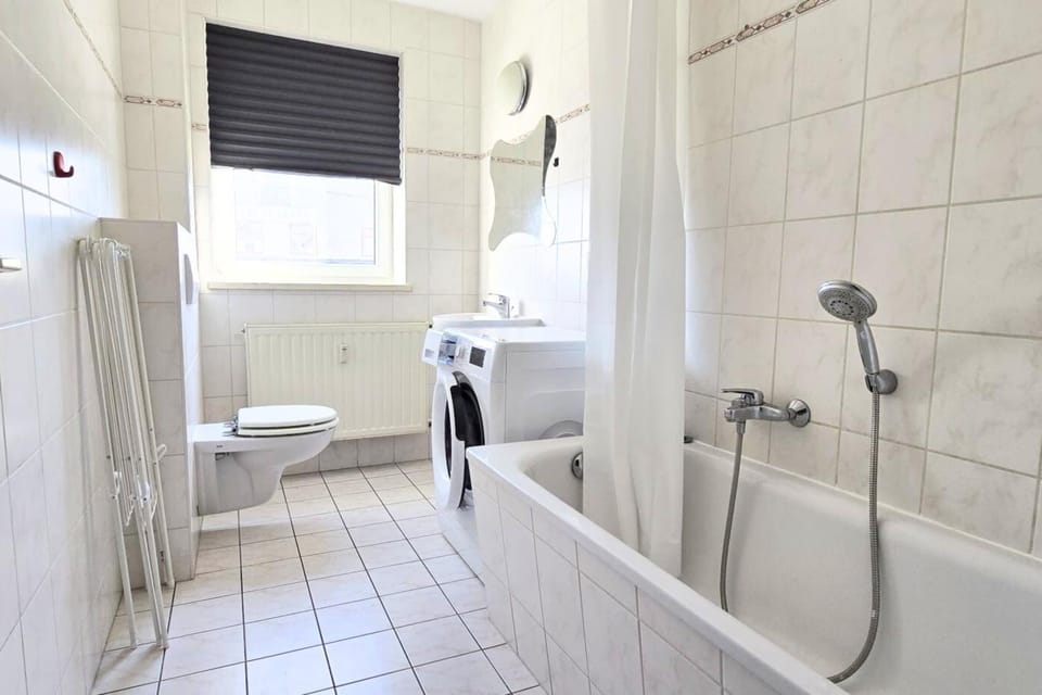 Shower, Toilet, Bathroom, Bath