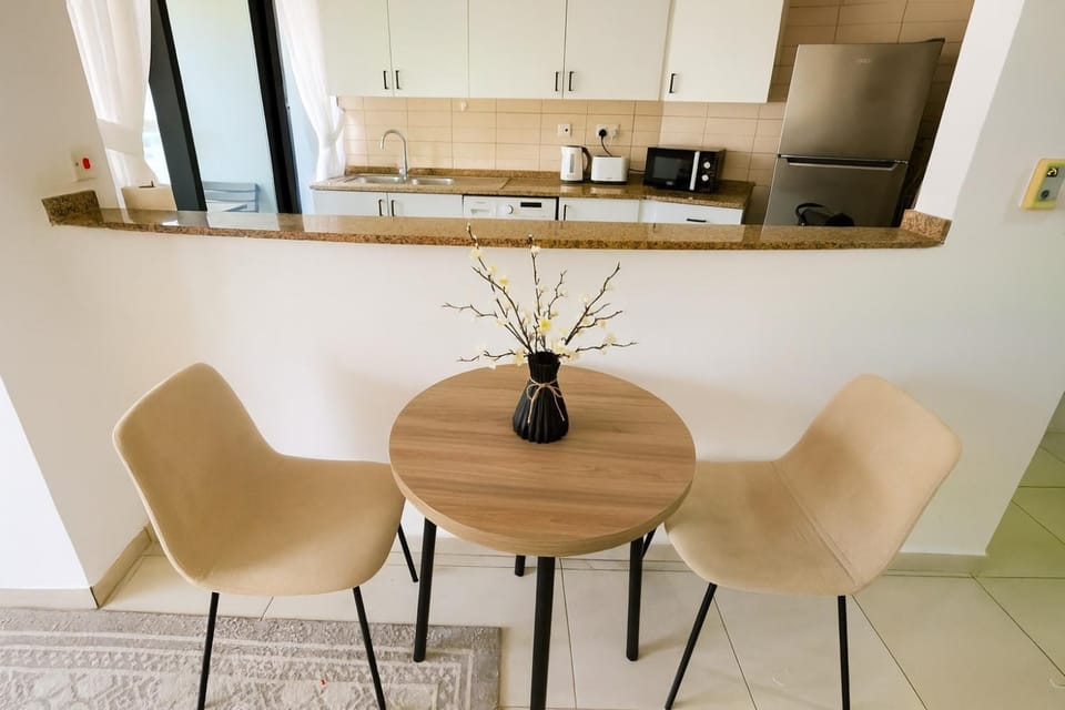 Coffee/tea facilities, Kitchen or kitchenette, Dining area, toaster