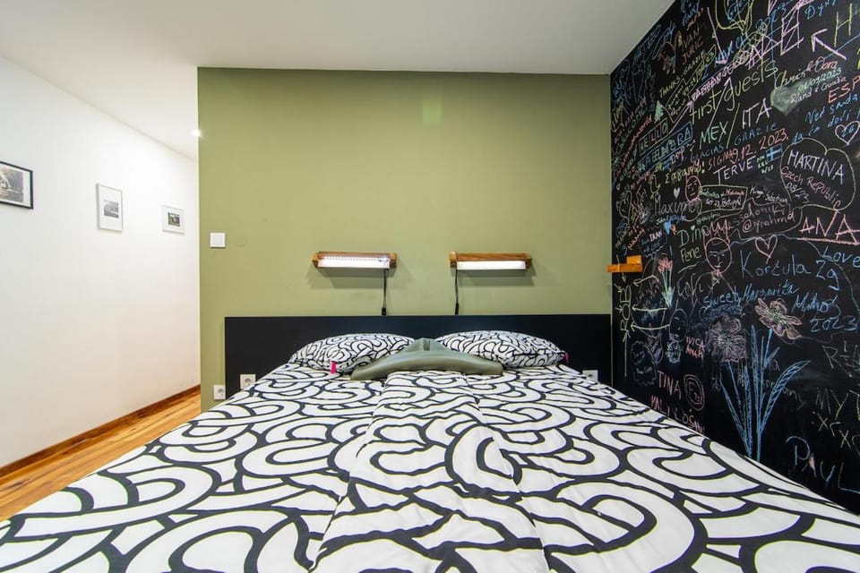 Bed, Photo of the whole room, Decorative detail, Bedroom, On site