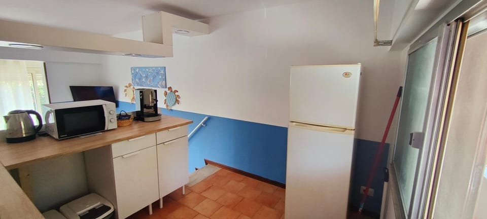 microwave, kitchen
