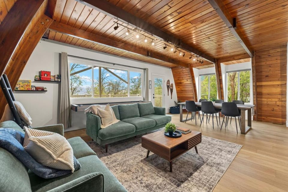 Cozy Mtn Cabin - Epic Views - Hot Tub - Fire Pit Cabin in Wasatch County