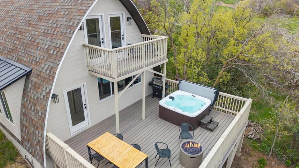Cozy Mtn Cabin - Epic Views - Hot Tub - Fire Pit Cabin in Wasatch County