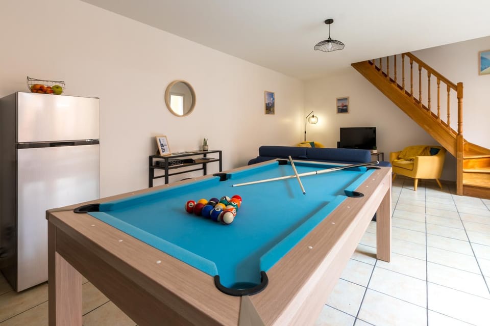 Communal lounge/ TV room, Billiard