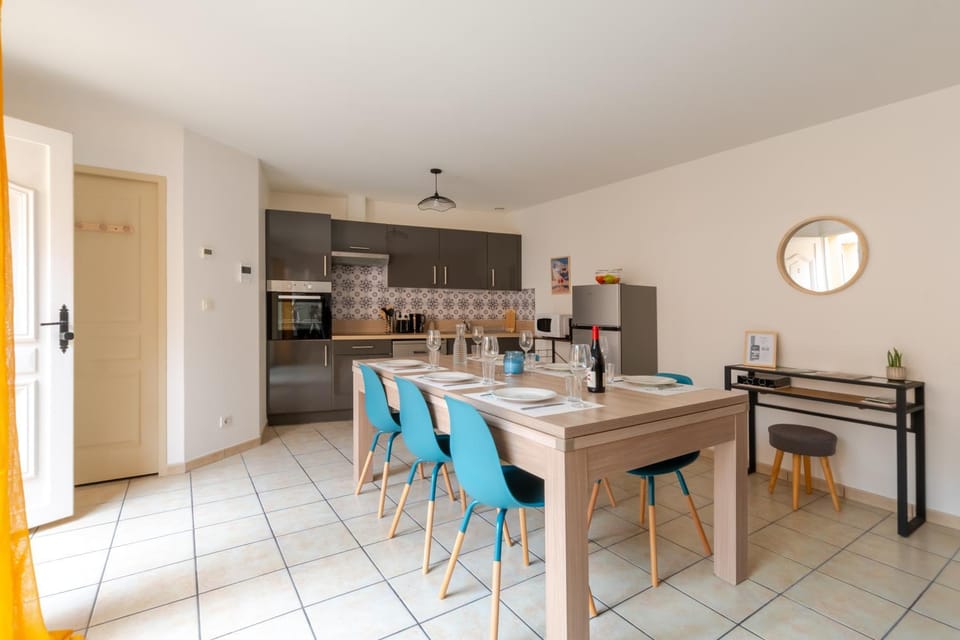 Living room, Dining area
