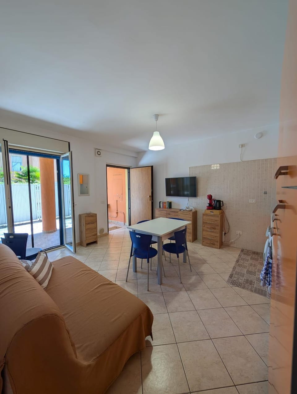 Living room, Dining area, kitchen