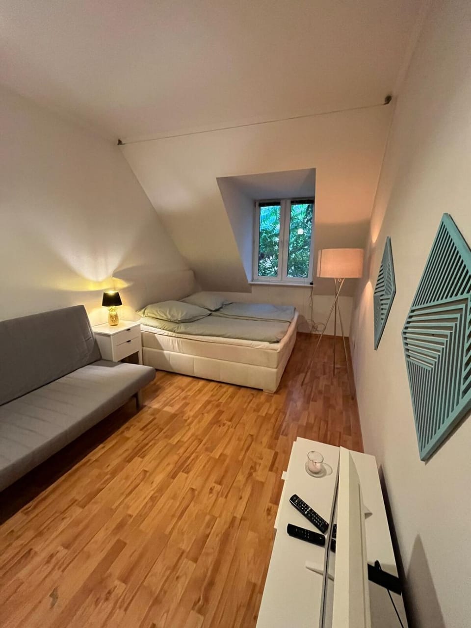 Bed, Living room, Seating area