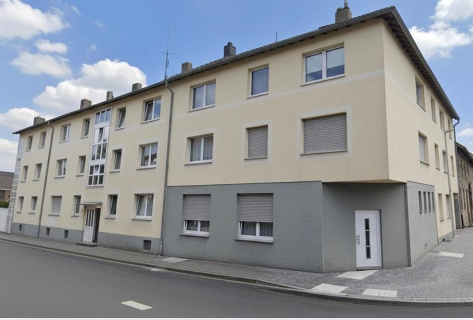 Property building, Day, Neighbourhood, Street view