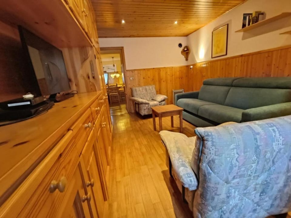 Communal lounge/ TV room, TV and multimedia, Living room