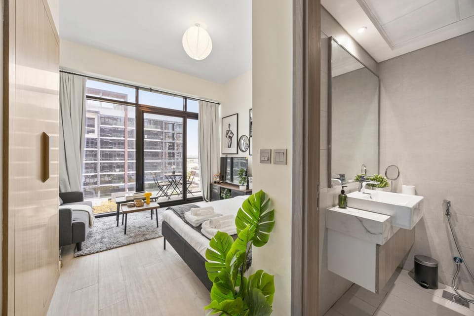 Toilet, Bathroom, towels, washing machine, dryer