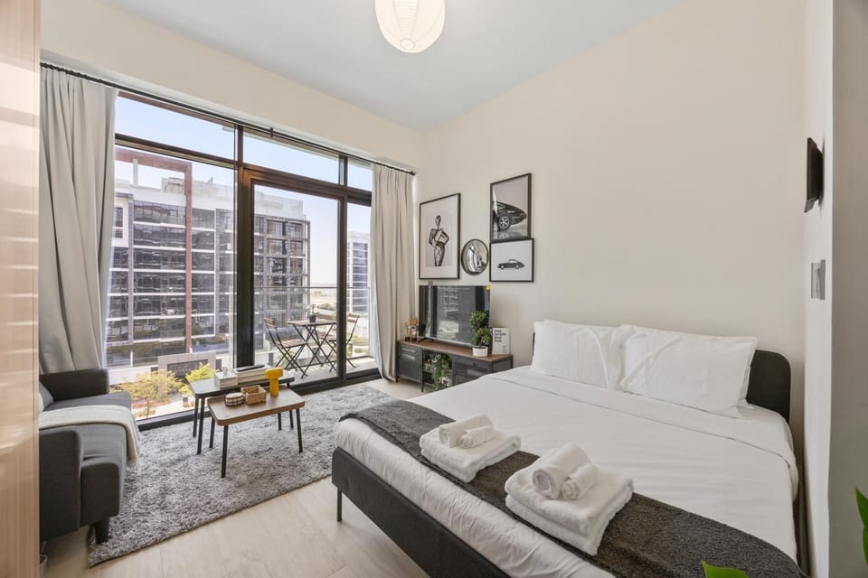 Bed, TV and multimedia, Living room, Photo of the whole room, Seating area, Bedroom, towels