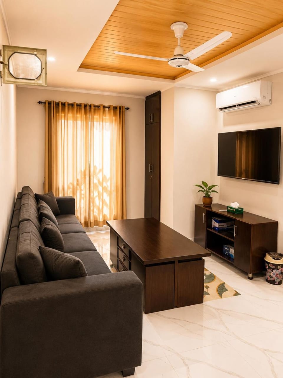 Communal lounge/ TV room, TV and multimedia, Living room, Seating area, Evening entertainment, air conditioner