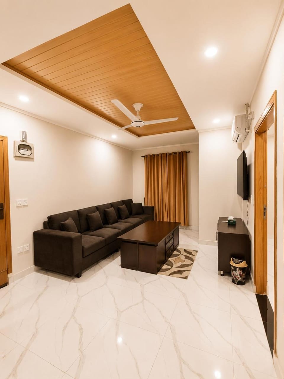 Communal lounge/ TV room, TV and multimedia, Living room, Seating area, Evening entertainment