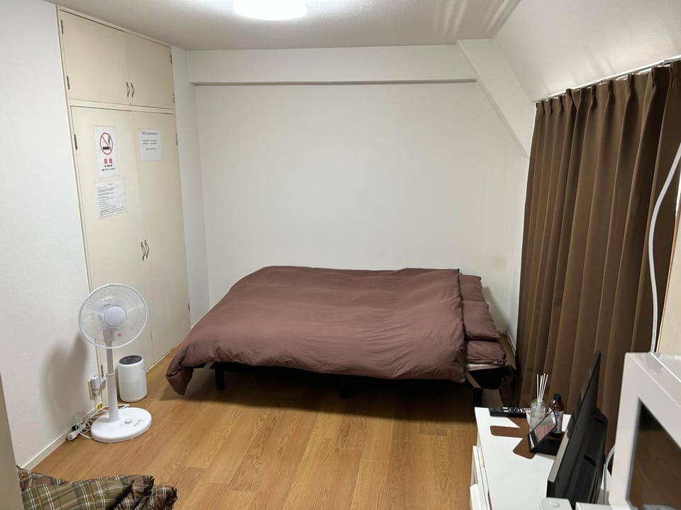 Bed, TV and multimedia, Photo of the whole room, Bedroom, air conditioner