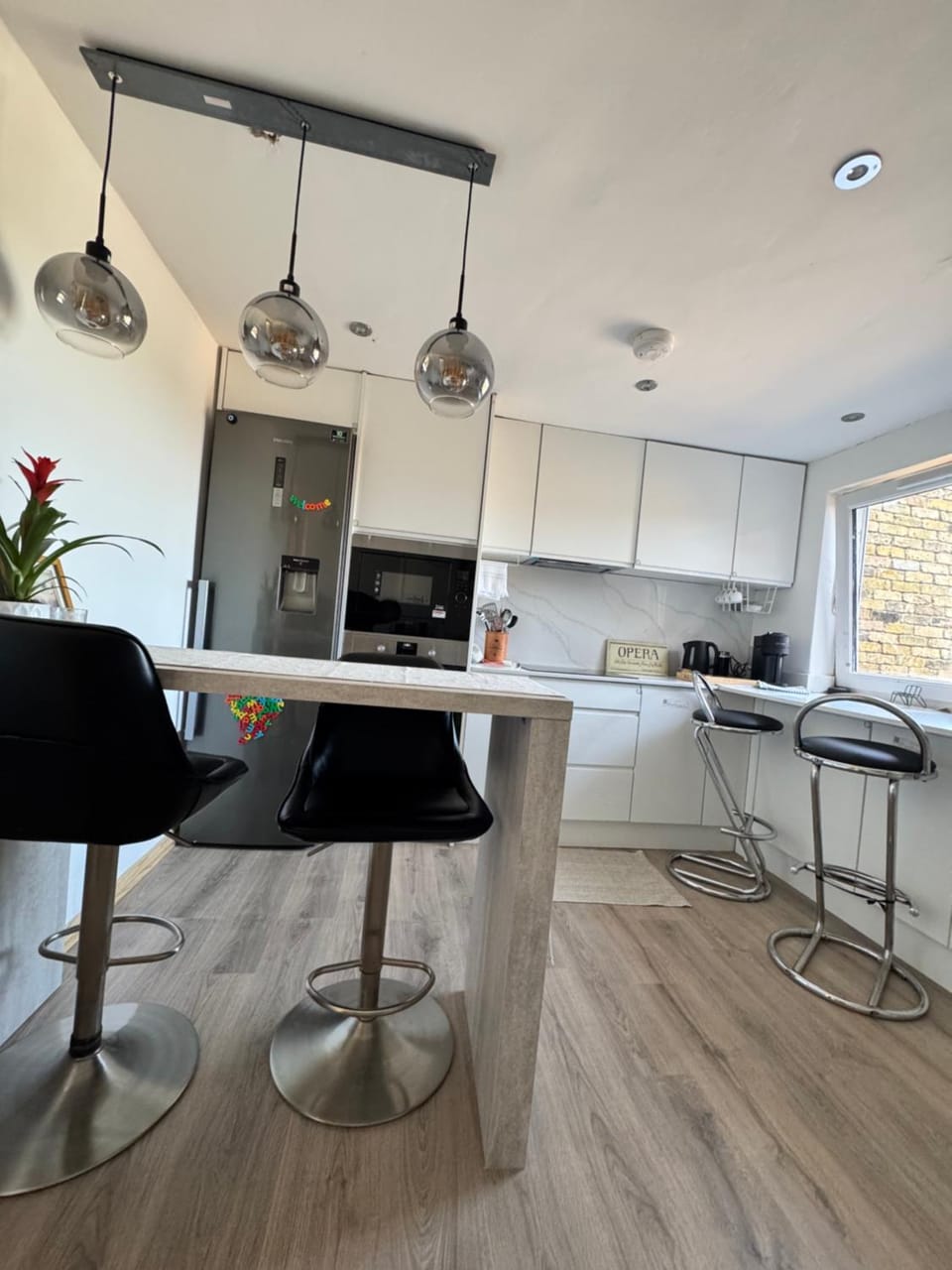 Kitchen or kitchenette, Dining area, stove