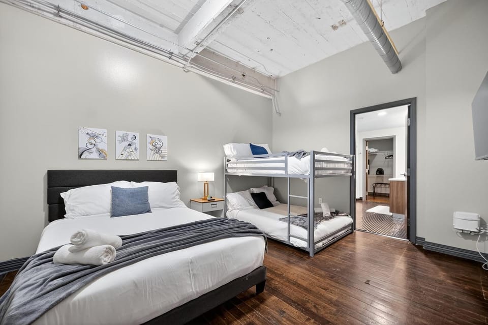 Central Dallas Apartment | Pool + Downtown Views Apartment in Dallas