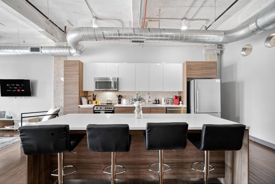 Central Dallas Apartment | Pool + Downtown Views Apartment in Dallas