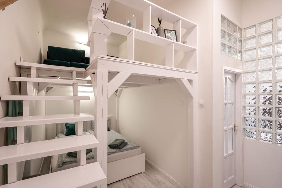 Bed, View (from property/room), Photo of the whole room, Decorative detail, Bedroom, internet