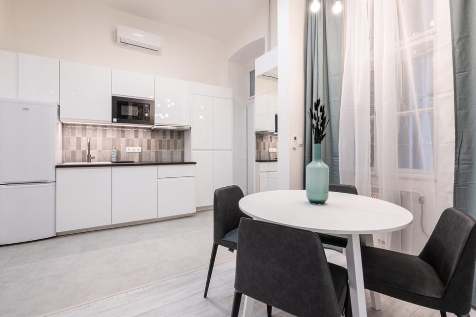 Kitchen or kitchenette, Living room, Dining area, internet, microwave, stove, air conditioner