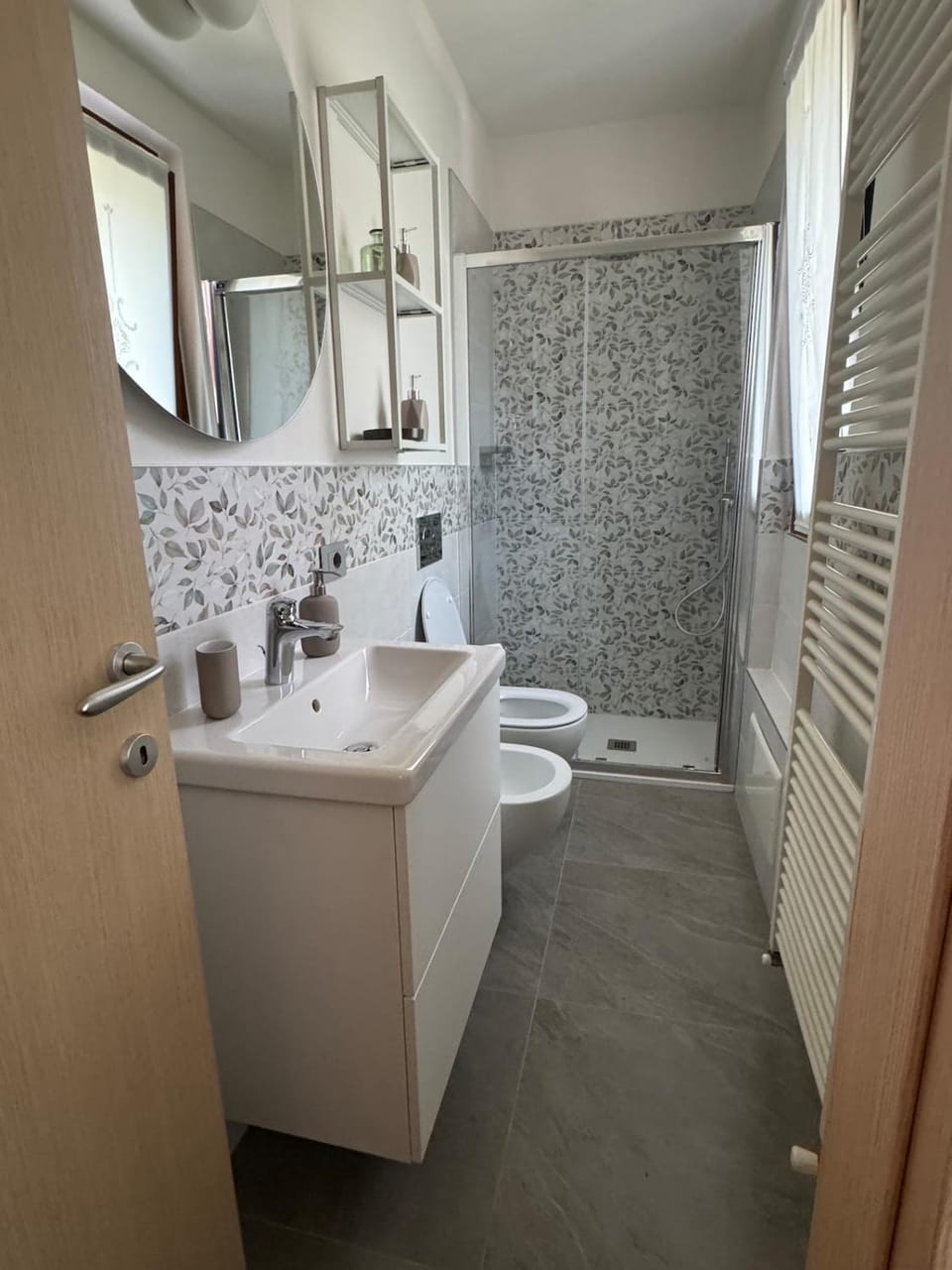 Shower, Toilet