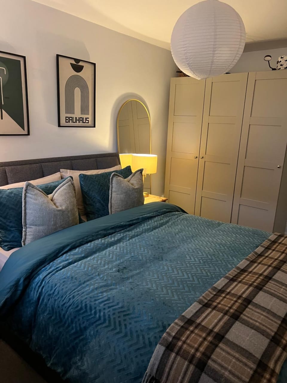 Room at Wallington Green room for professionals, near station, 30 min to London Bridge, 27 min to LDN Victoria Apartment in Croydon