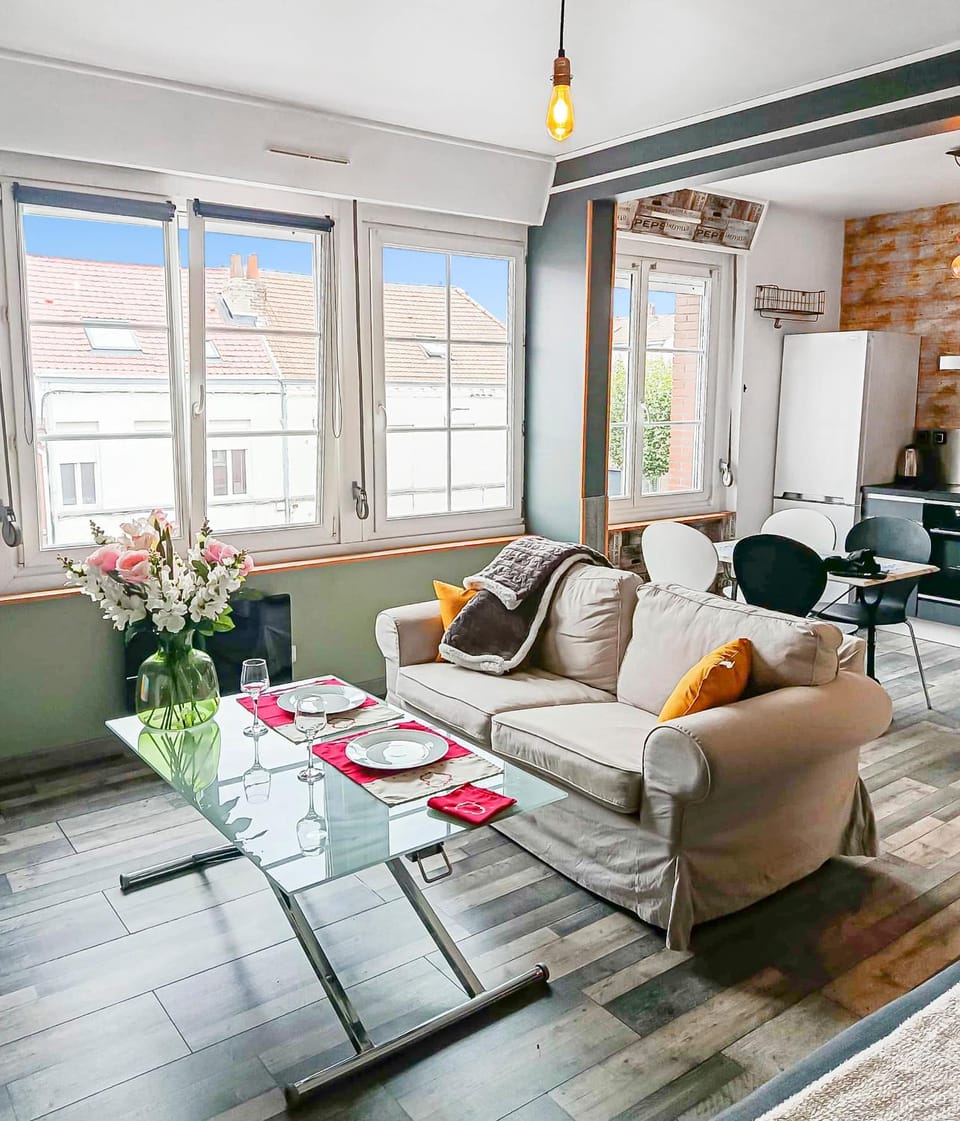 TV and multimedia, Living room, Seating area, Dining area, City view, Parking, heating, kitchen