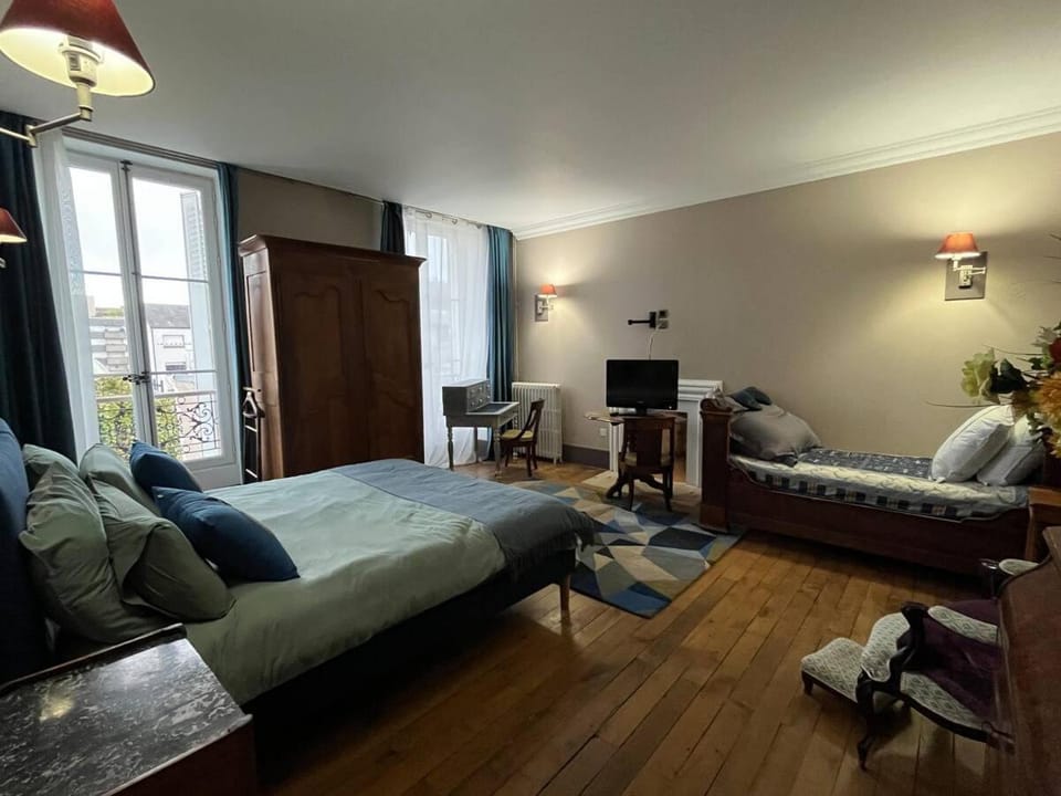 Bed, Photo of the whole room, Bedroom