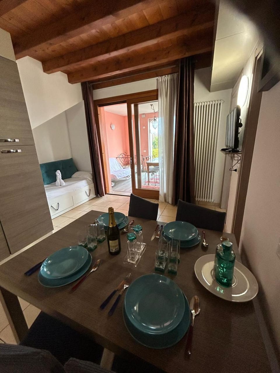 The Artist - Apartments with Private Garden in Residence with Pool House in Manerba del Garda